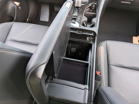Certified 2025 Toyota Crown Signia AWD/4WD image 35