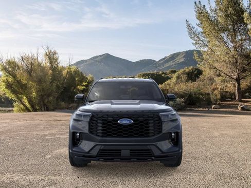Used 2026 Ford Explorer ST-Line w/ ST-Line Street Pack RWD image 8