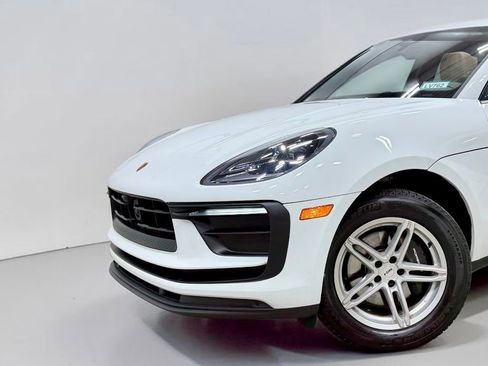 Used 2022 Porsche Macan AWD/4WD image 3