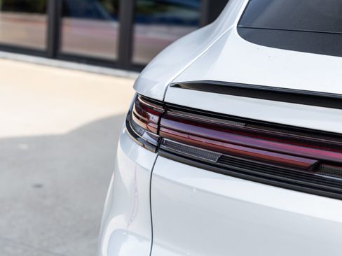 New 2025 Porsche Cayenne E-Hybrid Coupe AWD/4WD image 18