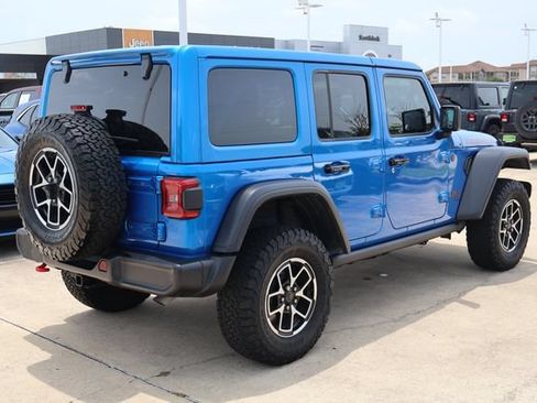 Used 2025 Jeep Wrangler Unlimited Rubicon w/ Convenience Group AWD/4WD image 6