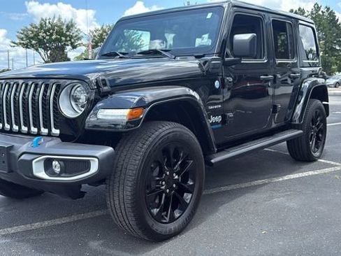 Used 2022 Jeep Wrangler Unlimited Sahara w/ Cold Weather Group AWD/4WD image 3