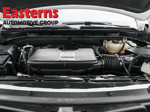 Used 2024 GMC Yukon XL SLT image 7