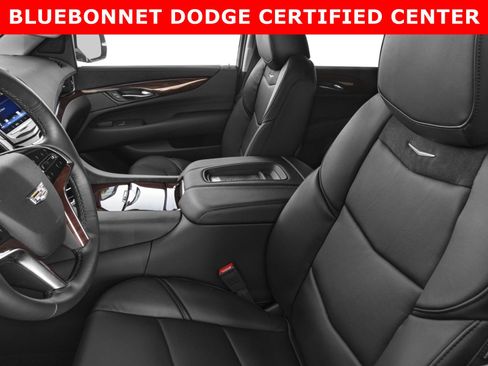Used 2018 Cadillac Escalade Luxury RWD image 6