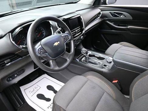 Used 2021 Chevrolet Traverse LS FWD image 18