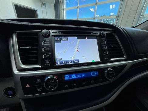 Used 2016 Toyota Highlander Limited image 17