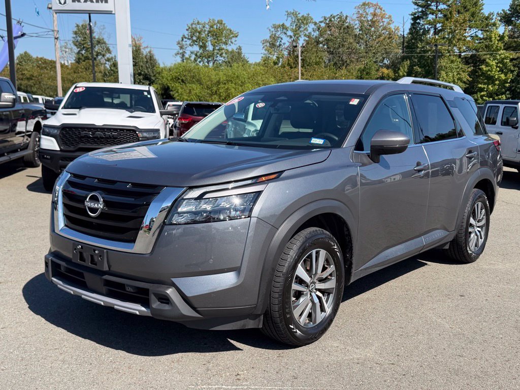 Used 2025 Nissan Pathfinder SL FWD image 10