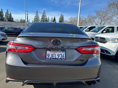 Used 2019 Toyota Camry SE w/ Convenience Package image 5