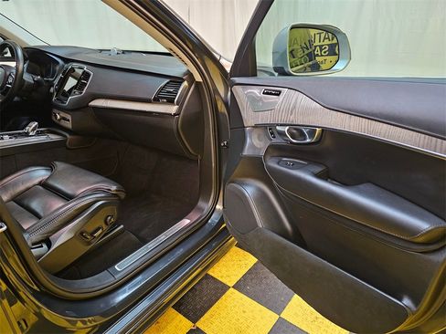 Used 2021 Volvo XC90 T8 Inscription w/ Protection Package Premier image 13