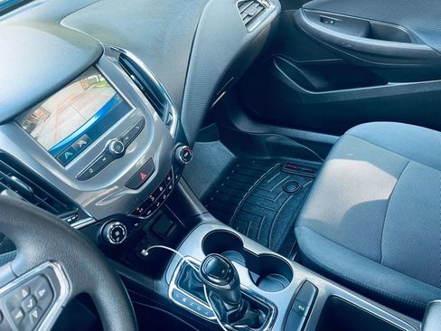 Used 2017 Chevrolet Cruze LT w/ Convenience Package image 5