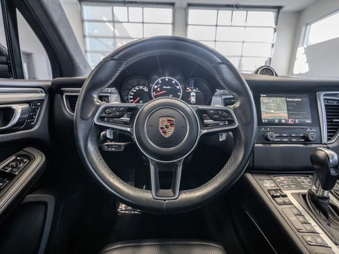 Used 2018 Porsche Macan Turbo w/ Premium Package Plus image 9