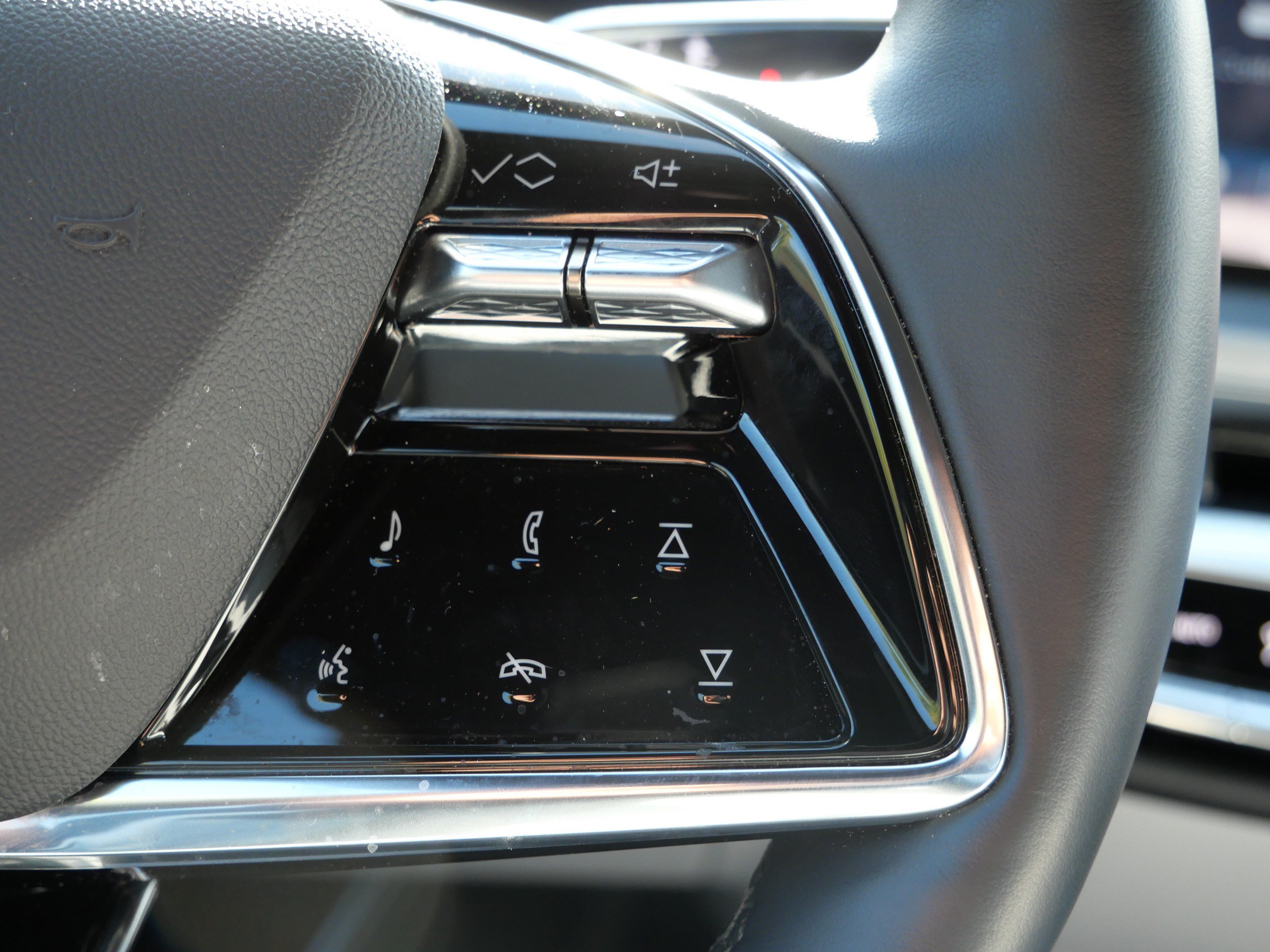 Used 2026 Cadillac Lyriq Premium Sport w/ LPO, Floor Liner Package AWD/4WD image 26