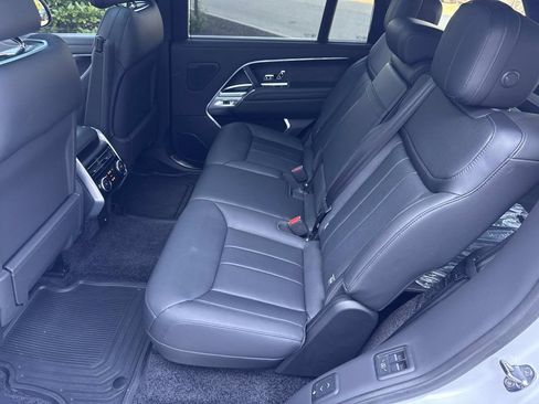 Used 2025 Land Rover Range Rover Long Wheelbase SE AWD/4WD image 16