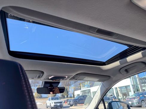 Used 2022 Toyota Corolla Cross XLE w/ Convenience Package image 31