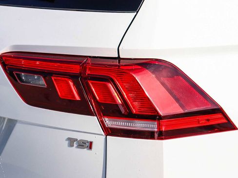 Used 2018 Volkswagen Tiguan SEL image 9