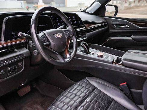 Used 2023 Cadillac Escalade Sport Platinum w/ LPO, ONYX Package image 28