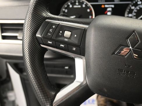 Used 2024 Mitsubishi Outlander SE image 39