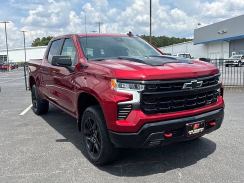 Used 2024 Chevrolet Silverado 1500 LT Trail Boss w/ LPO, Dark Essentials Package AWD/4WD image 4