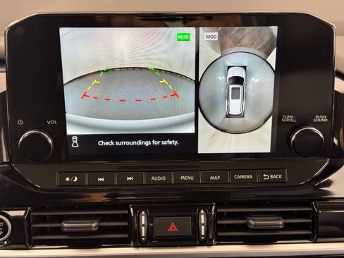 Used 2023 Nissan Pathfinder SL image 24