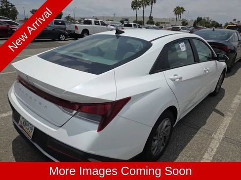 Used 2024 Hyundai Elantra SEL FWD image 3