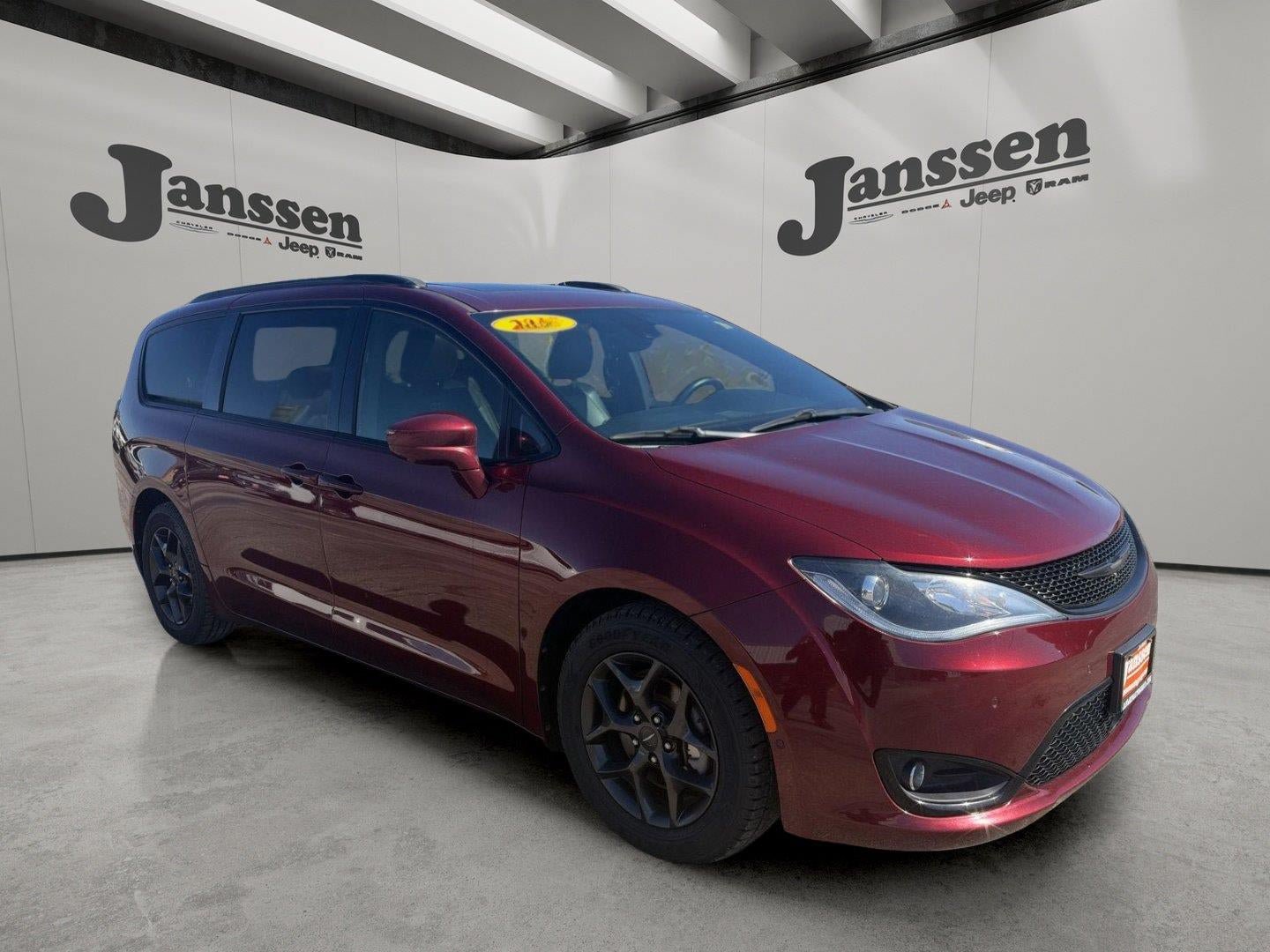 Used 2018 Chrysler Pacifica Touring-L Plus w/ Advanced Safetytec Group FWD image 6