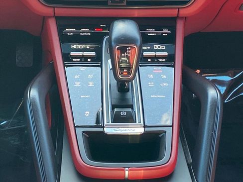 Used 2023 Porsche Cayenne Platinum Edition image 7