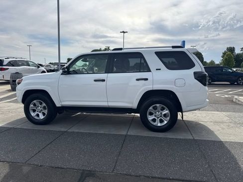 Used 2023 Toyota 4Runner SR5 Premium w/ Moonroof Package AWD/4WD image 10