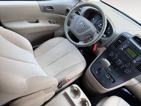 Used 2010 Kia Sedona LX FWD image 15