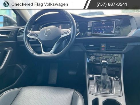 Used 2024 Volkswagen Jetta SE FWD image 29