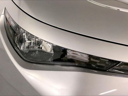 Used 2025 Kia Soul LX w/ LX Technology Package FWD image 26
