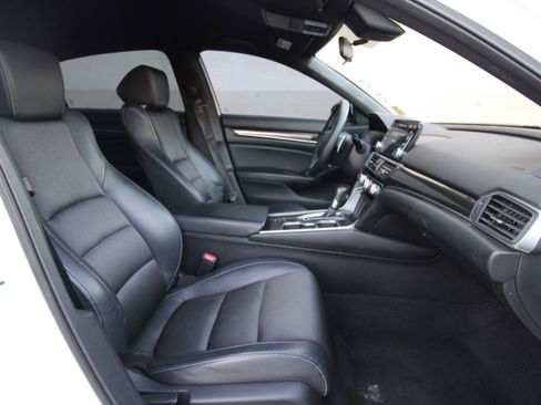 Used 2018 Honda Accord Sport image 47