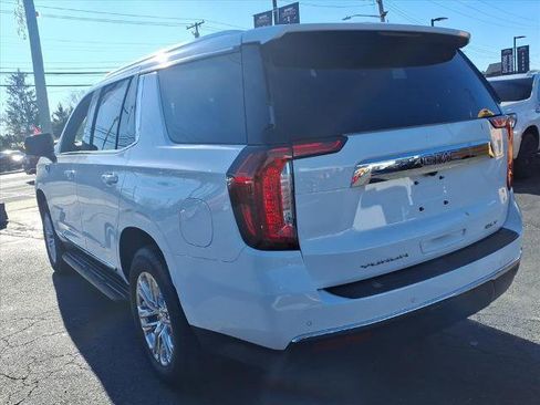 Used 2023 GMC Yukon SLT w/ SLT Luxury Package image 7