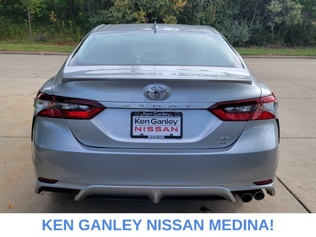 Used 2021 Toyota Camry SE AWD/4WD image 4