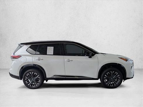 Used 2025 Nissan Rogue Platinum FWD image 4