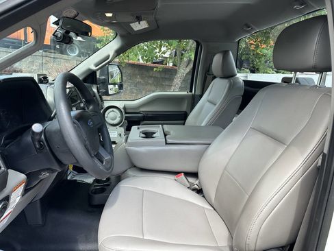 Used 2017 Ford F550 2WD Regular Cab Super Duty image 24