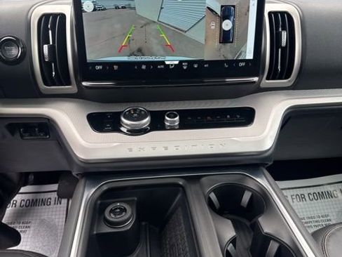Used 2025 Ford Expedition Active image 16