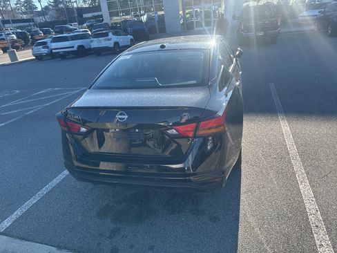 Used 2025 Nissan Altima 2.5 SV image 13