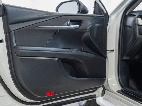 Used 2025 Toyota Camry LE image 33