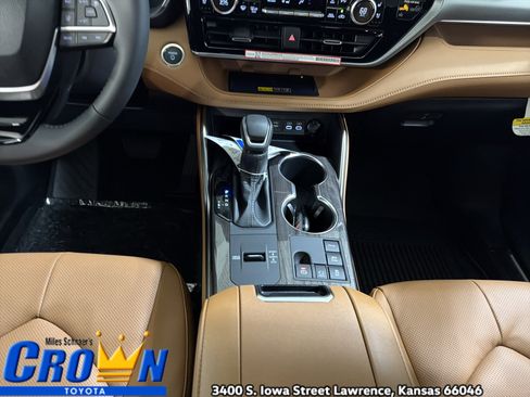 New 2026 Toyota Highlander Platinum image 34