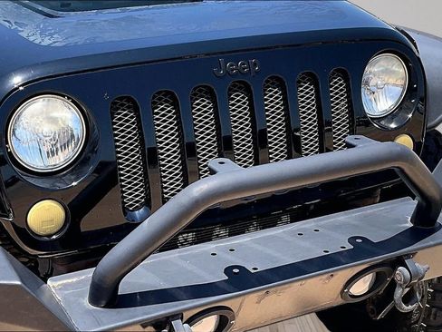 Used 2012 Jeep Wrangler Unlimited Sahara AWD/4WD image 23