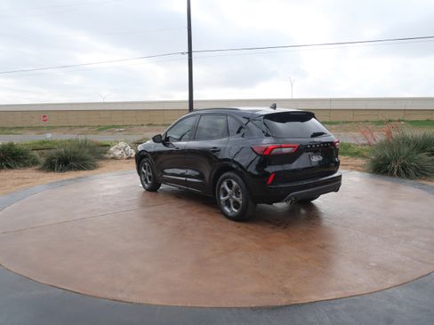 Used 2023 Ford Escape ST-Line w/ Tech Pack #1 image 4