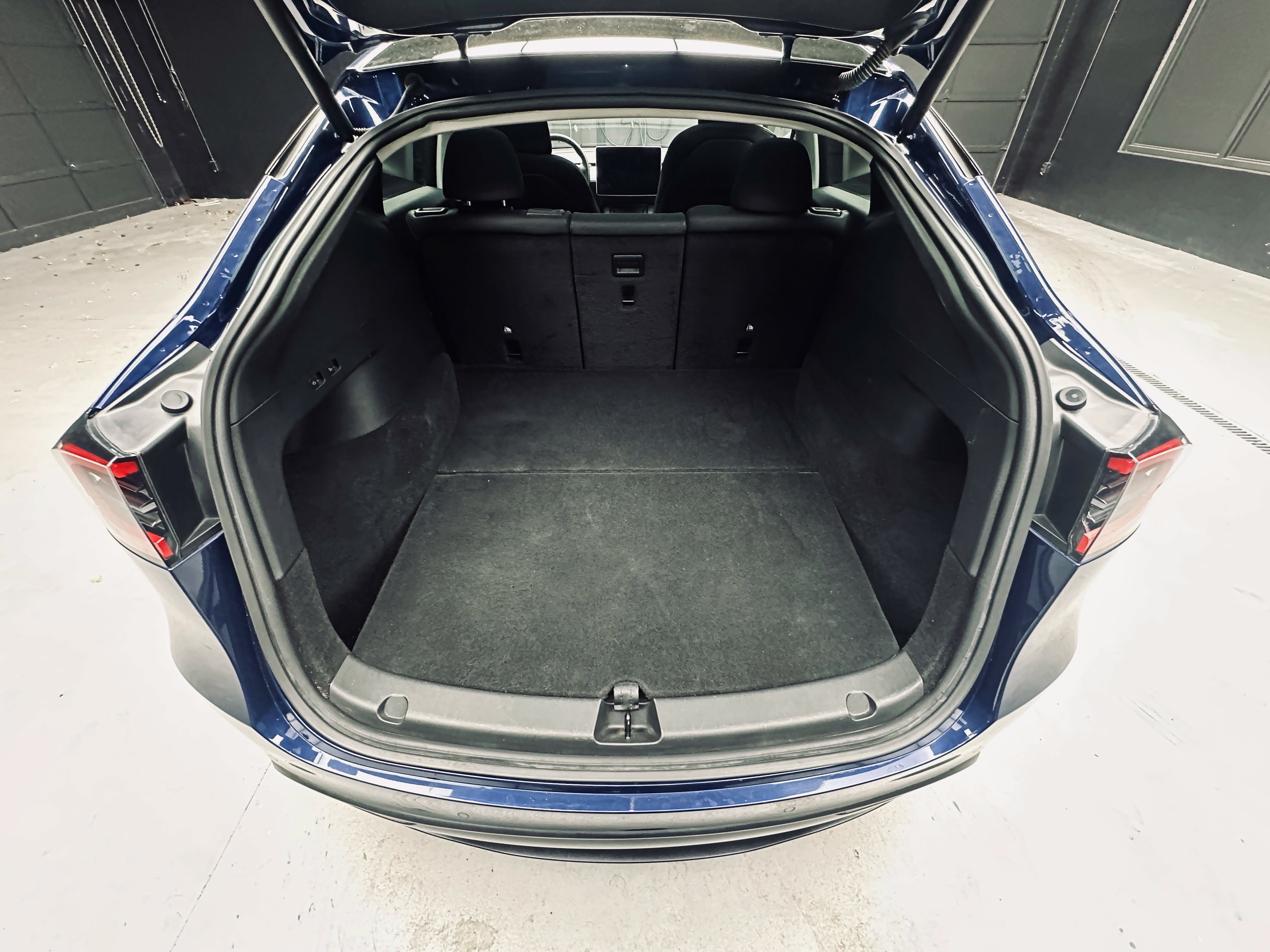 Used 2022 Tesla Model Y Long Range AWD/4WD image 35