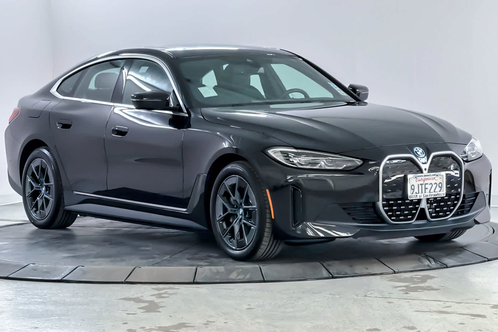 Used 2024 BMW i4 eDrive40 w/ Premium Package RWD image 9