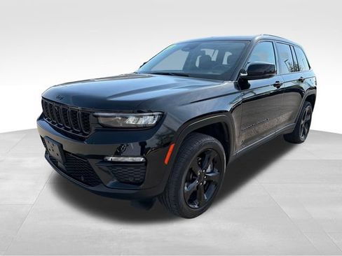 Used 2023 Jeep Grand Cherokee Limited w/ Luxury Tech Group II AWD/4WD image 3