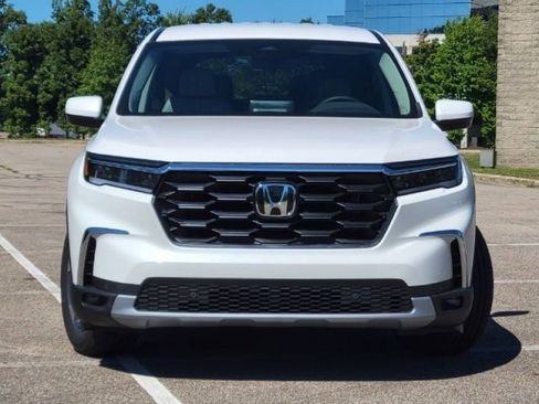 Used 2025 Honda Pilot EX-L image 2