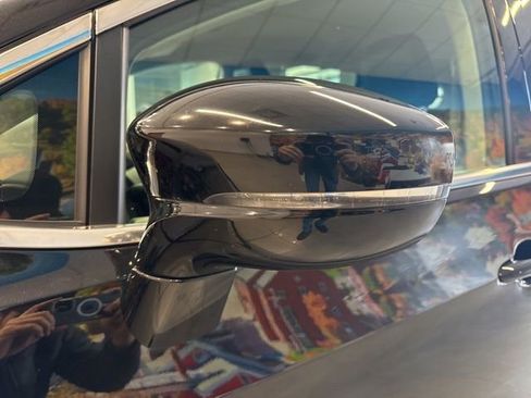 Used 2024 Chrysler Pacifica Touring-L image 16