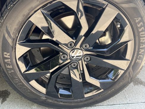 Certified 2023 Volkswagen Taos SE FWD image 12