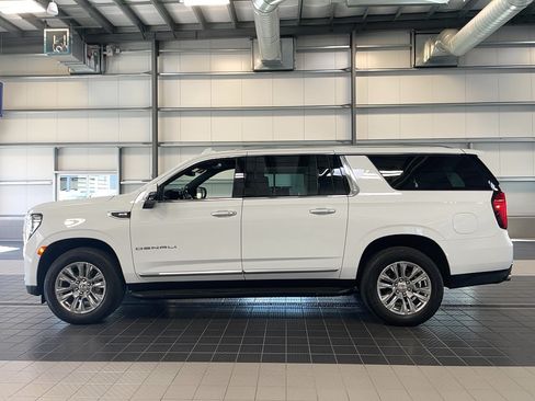 Used 2024 GMC Yukon XL Denali AWD/4WD image 6
