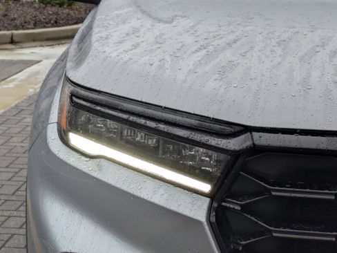 Used 2025 Honda Pilot TrailSport image 11