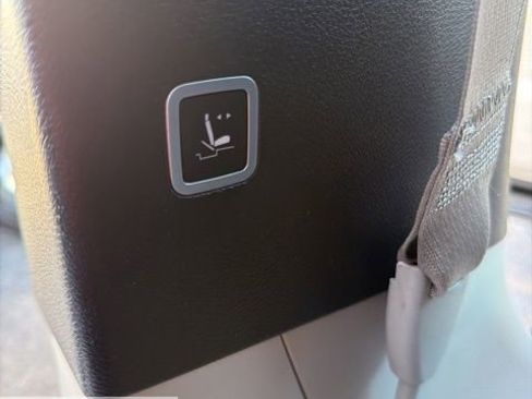 Used 2022 Chrysler Pacifica Touring-L image 45